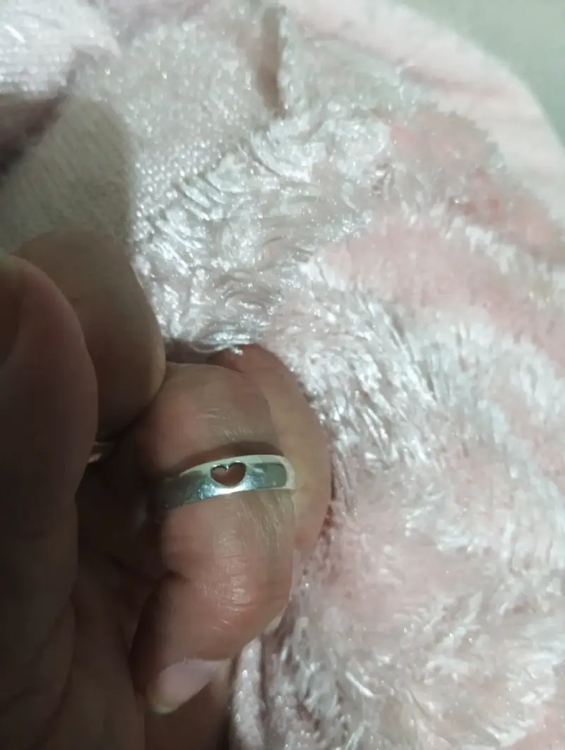 Anillo de plata con diseño de corazón