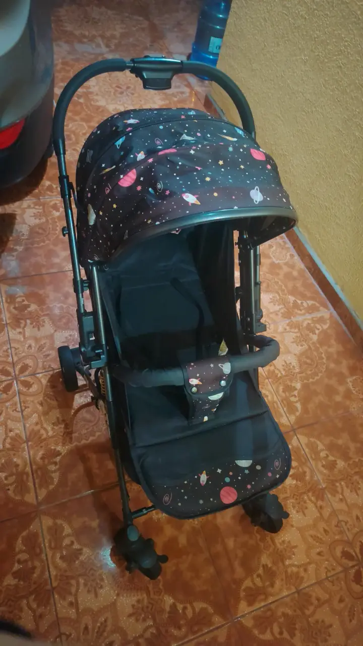 Coche de bebé plegable con diseño espacial - 2