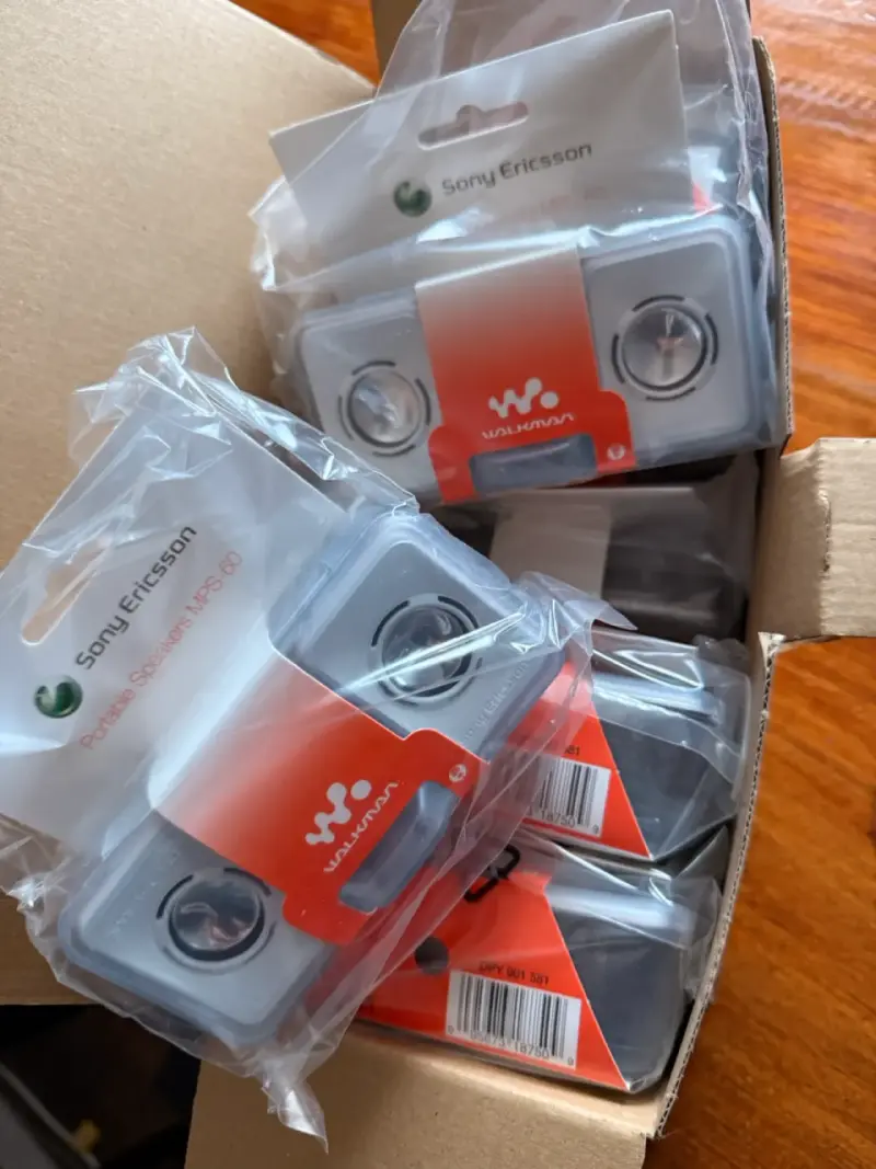 Parlantes portátiles Sony Ericsson Walkman nuevos