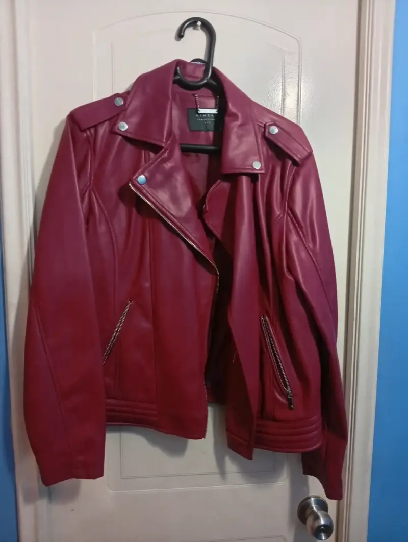 Chaqueta de cuero sintético para mujer