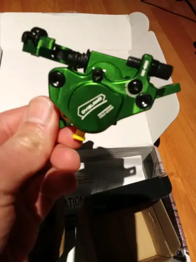 Caliper Hidráulicos Verdes Dyisland XT7 - miniatura 2