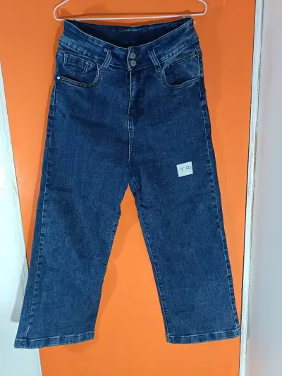 Jeans de mezclilla azul claro para mujer - miniatura 4