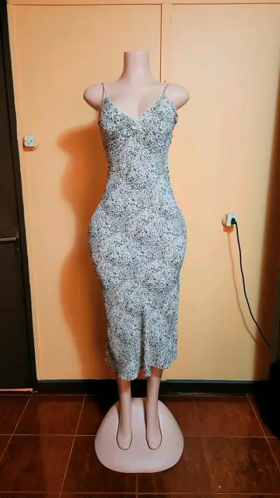 Vestido largo estampado con tirantes - miniatura 2