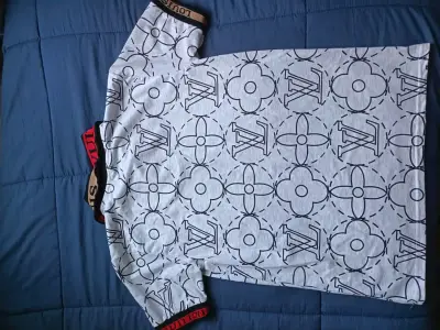 Polera Polo Estampada Estilo LV - miniatura 2