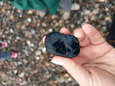 Piedra de obsidiana negra pulida - miniatura 1