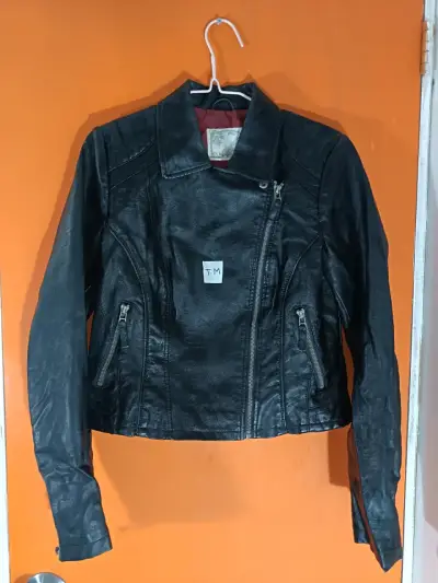 Chaqueta de cuero negra para mujer - miniatura 1