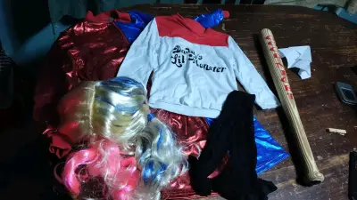 Disfraz de Harley Quinn con peluca y bate - miniatura 1