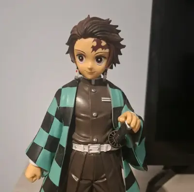 Figura de  Tanjiro Kamado Semi-nueva original - miniatura 1