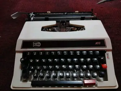 Máquina de Escribir Mecánica Kofa 300 con Estuche - miniatura 1