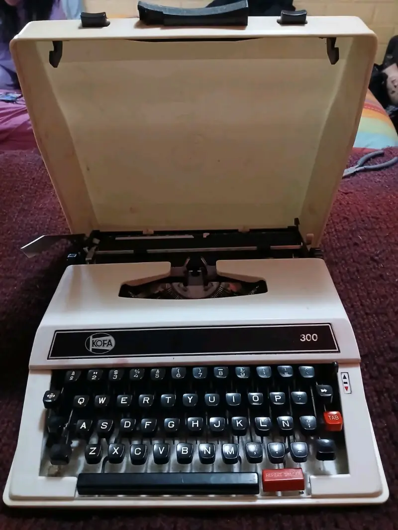 Máquina de Escribir Mecánica Kofa 300 con Estuche - 2