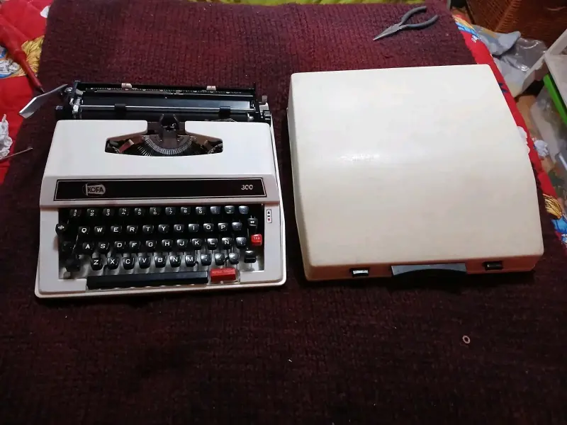 Máquina de Escribir Mecánica Kofa 300 con Estuche - 3