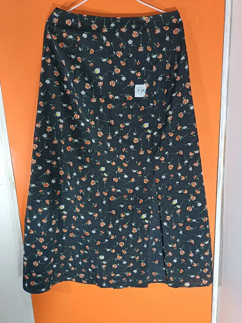 Falda corta beige con bolsillo lateral - 3