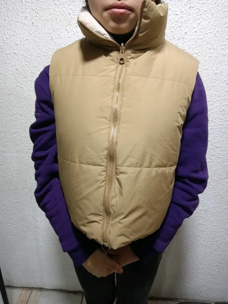 Chaleco acolchado sin mangas beige para mujer - 6