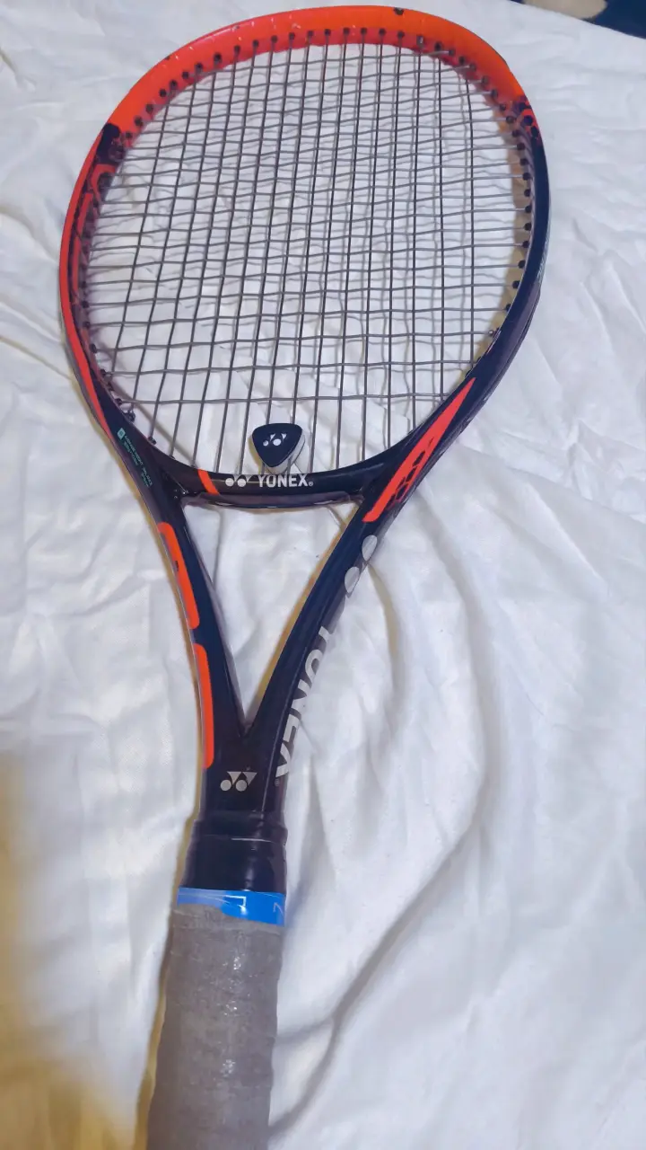 Raqueta de tenis Yonex con tecnología Nanometric - 1