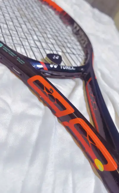 Raqueta de tenis Yonex con tecnología Nanometric - miniatura 2