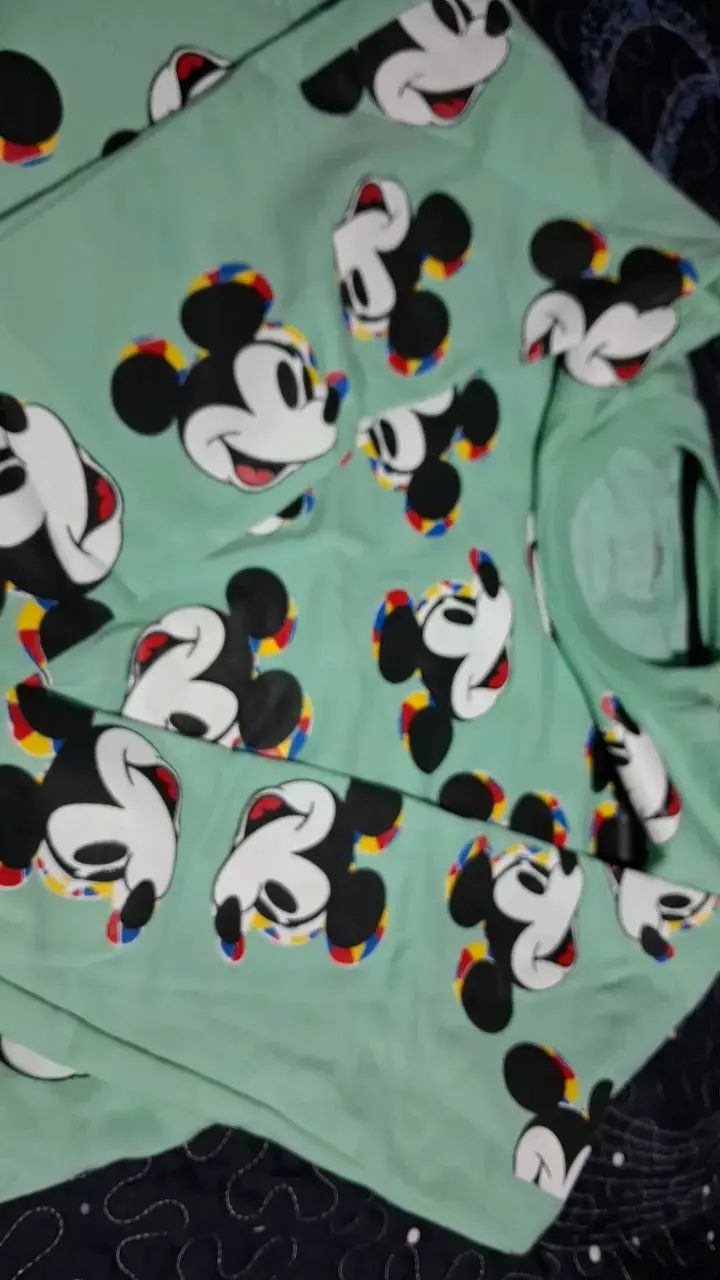 Polerón verde con estampado de Mickey talla M - 2