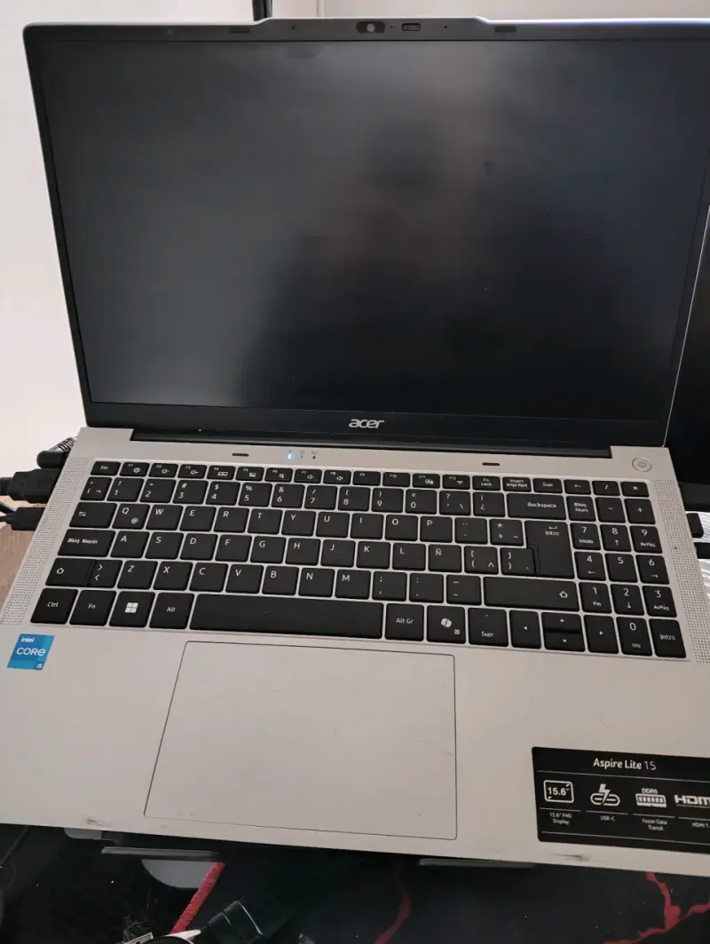 Laptop Acer Aspire Lite 15 con Intel Core i5 - 1