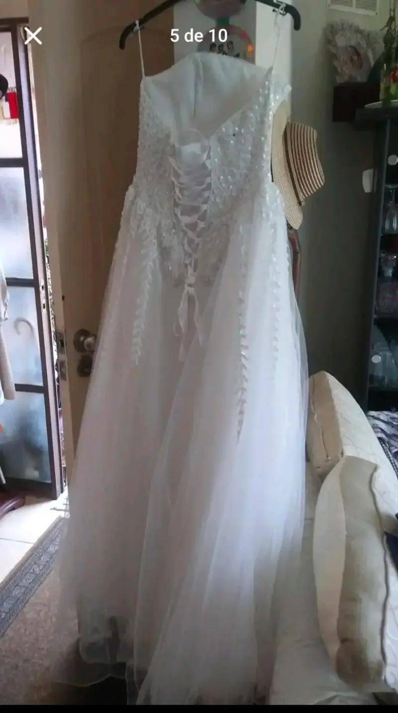 Vestido de novia con encaje y tul blanco - 4