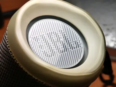 Parlante JBL Flip 4 Sonido Impecable - miniatura 2