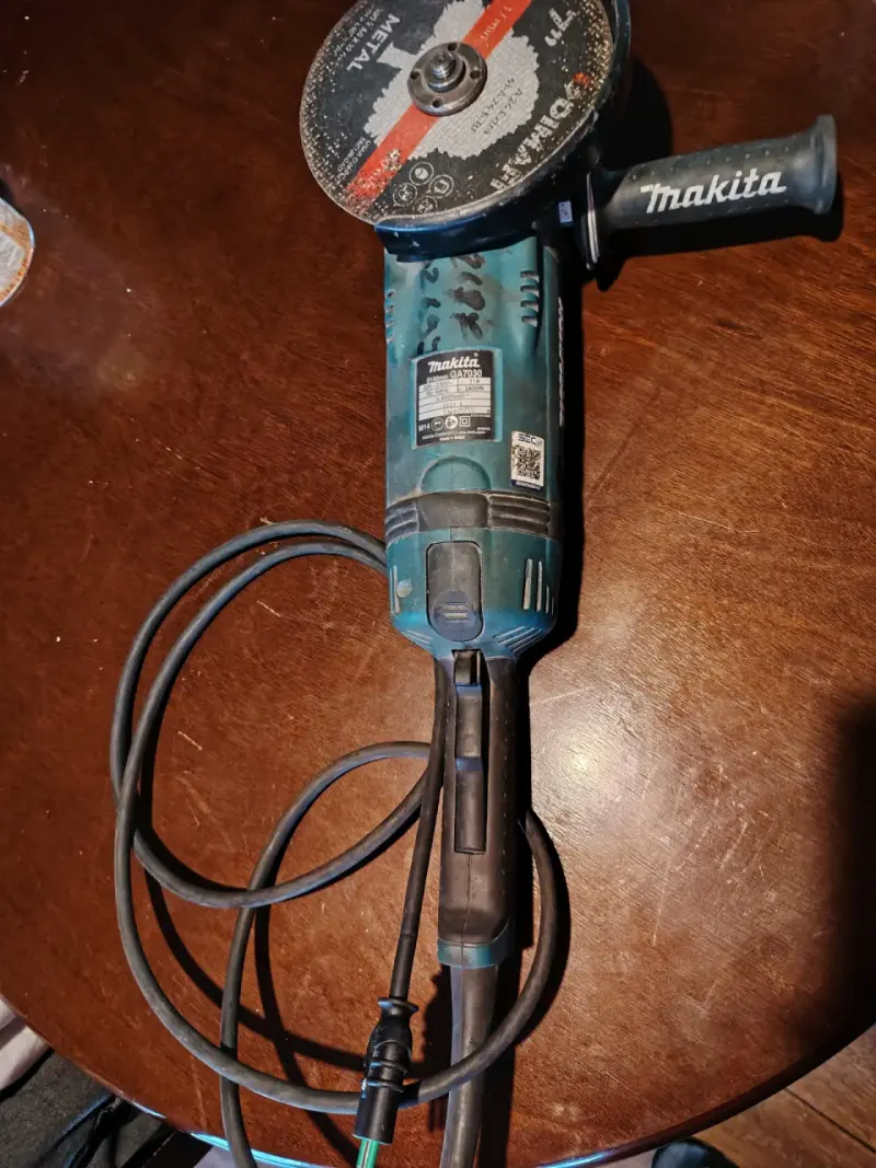 Esmeril Angular Makita 7 Pulgadas - 2