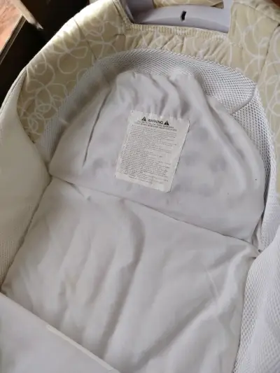 Cuna portátil para bebé beige con diseño circular - miniatura 3