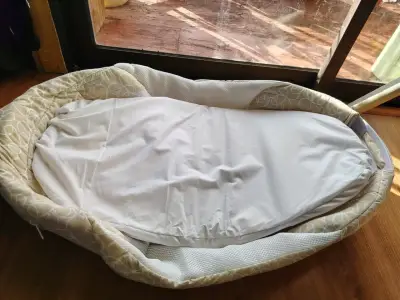 Cuna portátil para bebé beige con diseño circular - miniatura 4