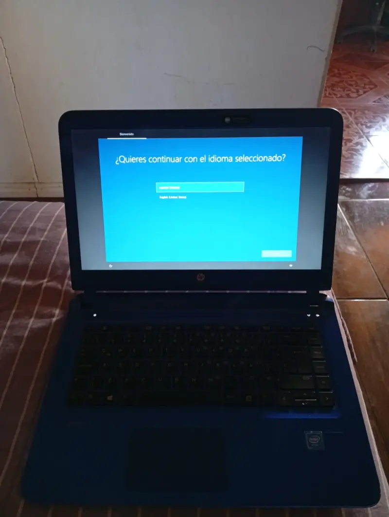 Notebook HP azul con procesador Intel - 1