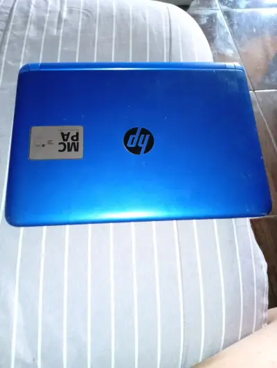 Notebook HP azul con procesador Intel - miniatura 2