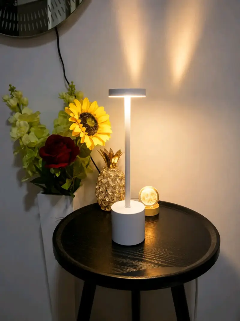 Lámpara de mesa LED moderna ajustable - 2