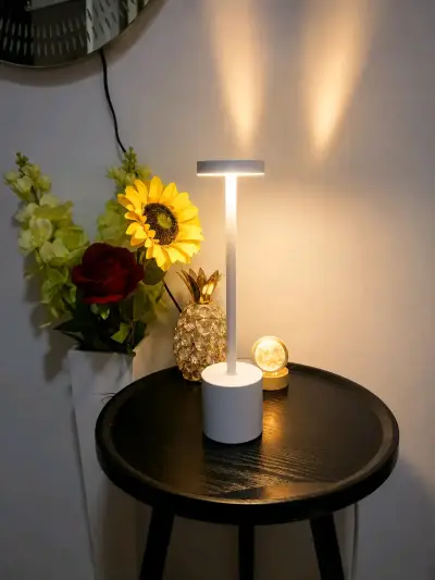 Lámpara de mesa LED moderna ajustable - miniatura 2
