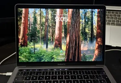 MacBook Pro 13 2019 Intel Core i5 - miniatura 2