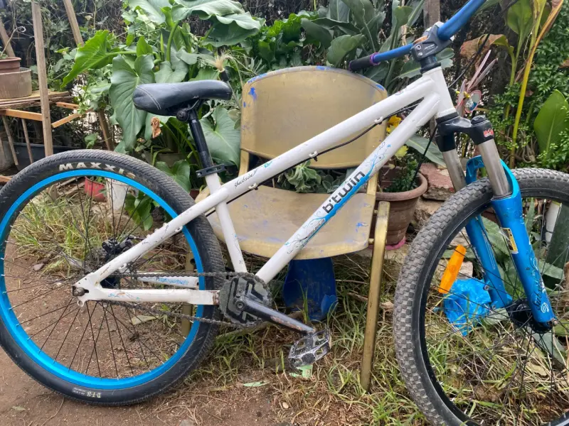 Bicicleta MTB Btwin Rockrider blanca y azul - 1