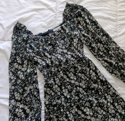 Vestido floral negro con mangas largas XS - miniatura 2
