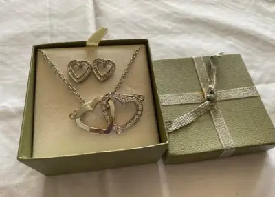 Set de Collar y Aros de Corazones con Brillantes - miniatura 1