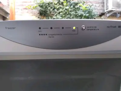 Congelador vertical Whirlpool WVE2961 A+ - miniatura 2