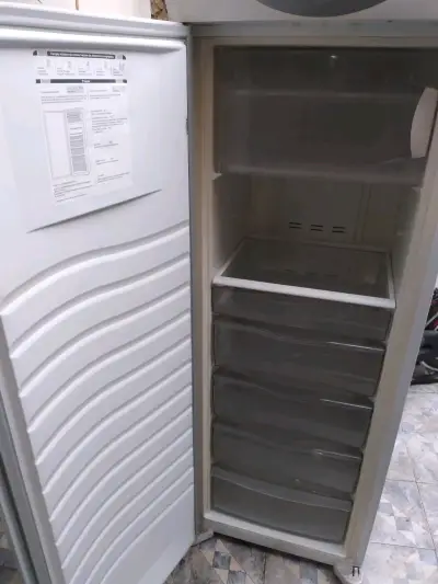 Congelador vertical Whirlpool WVE2961 A+ - miniatura 3