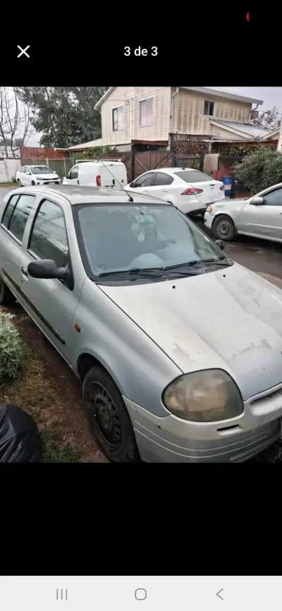Auto compacto usado en buen estado - miniatura 1
