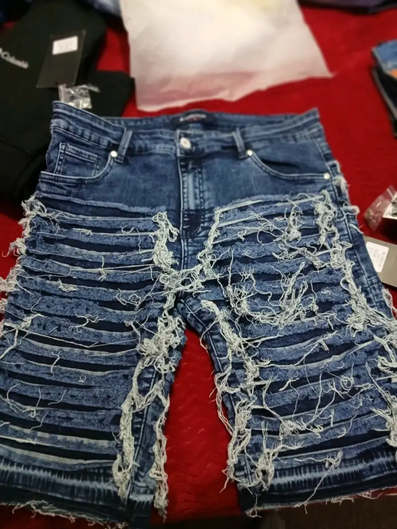 Shorts de mezclilla desgastados para hombre