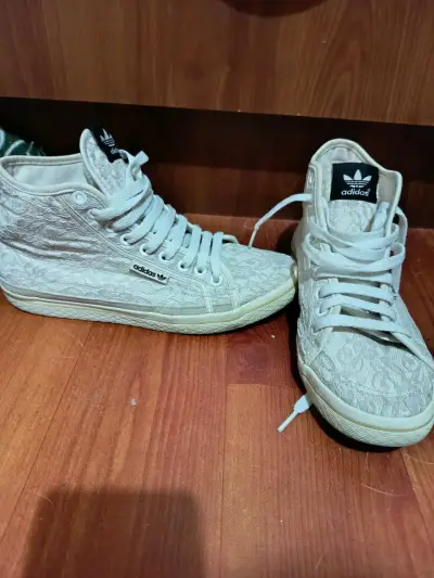 Zapatilla altas beige Adidas con diseño texturiz - miniatura 1