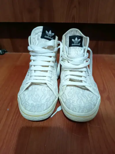 Zapatilla altas beige Adidas con diseño texturiz - miniatura 2