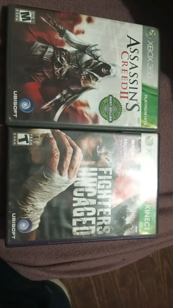 Juegos Xbox 360 Assassin's Creed II y Fighters Uncaged