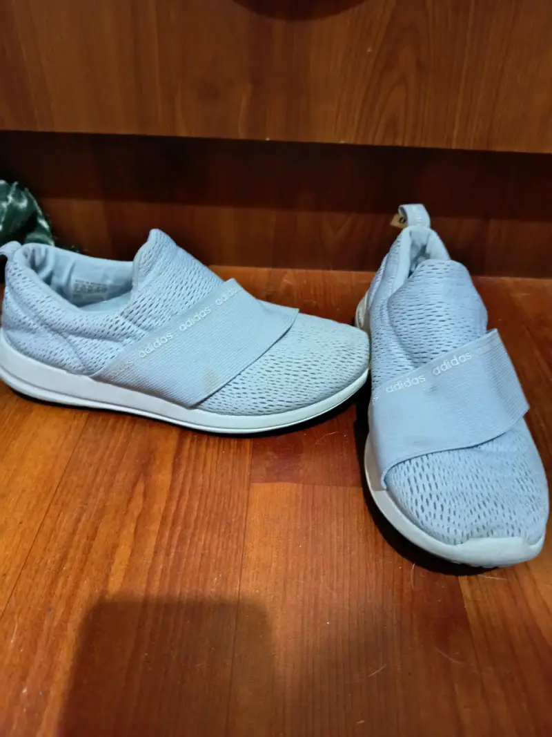 Zapatillas deportivas Adidas celeste para mujer - 1