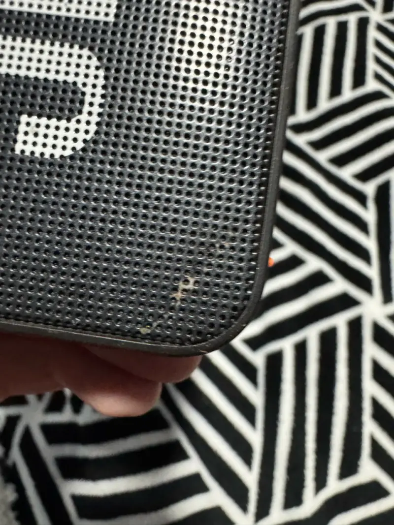 Parlante portátil JBL con cable USB - 2