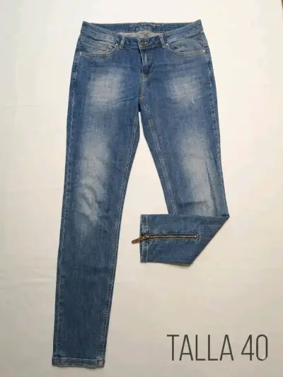 Jeans de Mujer Talla 40 con Cierre Decorativo - miniatura 1
