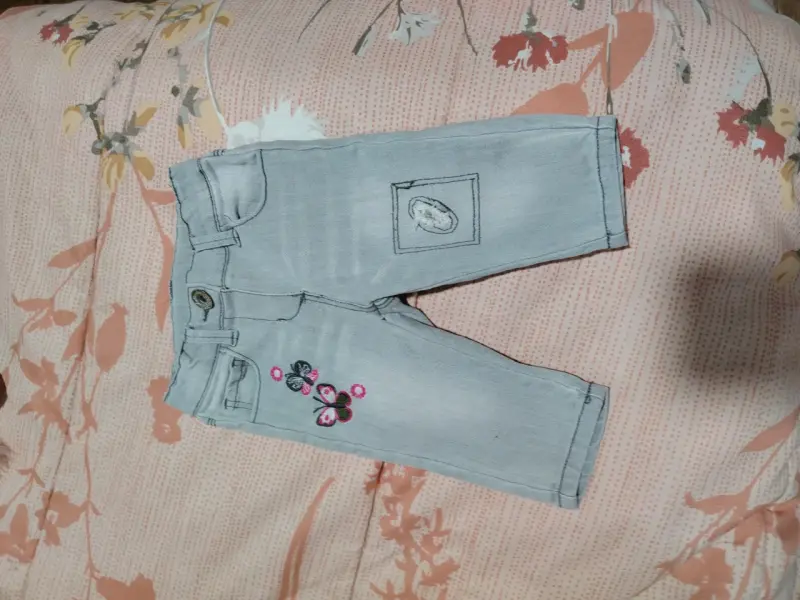Pantalones cortos de mezclilla para niños con bordado