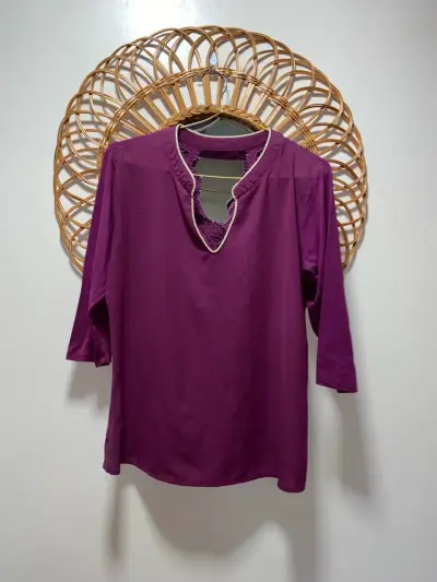 Blusa morada con encaje para mujer iO - miniatura 1