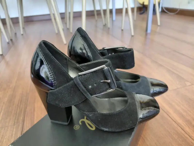 Zapatos de Tacón Negro Via Uno con Hebilla - 2