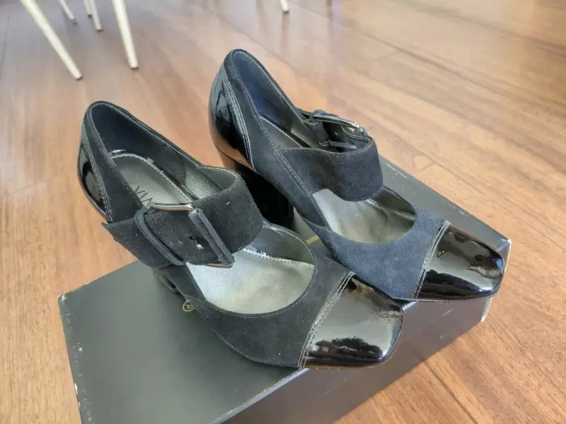 Zapatos de Tacón Negro Via Uno con Hebilla - 3