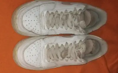 Zapatillas deportivas blancas Nike usadas - miniatura 1