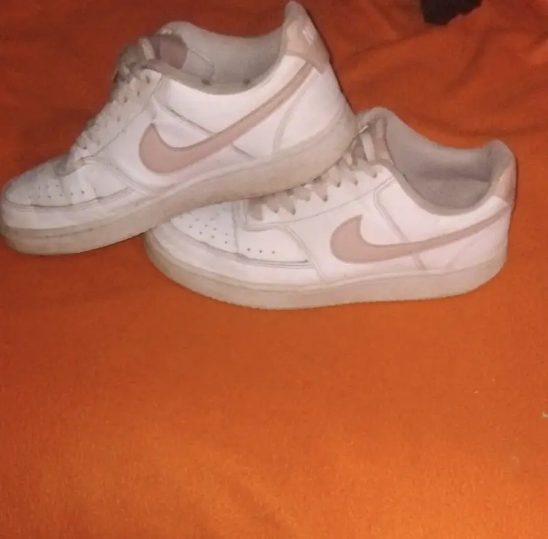 Zapatillas deportivas blancas Nike usadas - 2